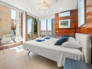 6 bedrooms, iron/ironing board, internet, bed sheets