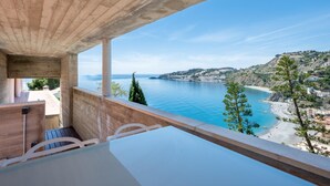 A balcony with a view of a coastal town and the sea. - Lovely modern villa with private heated pool (Almuñécar)