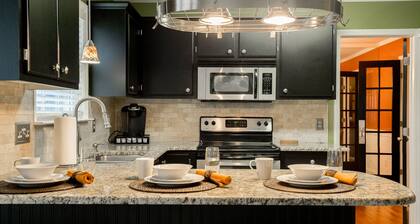 Sleeps 15, Entire Home, Deep Discounts for Longer Stays