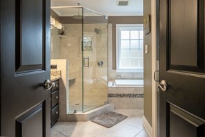 Combined shower/tub, jetted tub, hair dryer, towels
