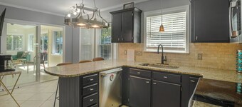 Sleeps 15, Entire Home, Deep Discounts for Longer Stays