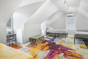 5 bedrooms, in-room safe, desk, iron/ironing board