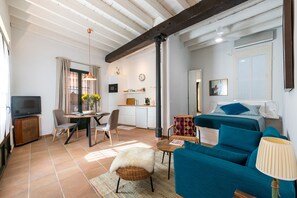 TV - Don Pedro Niño. Studio apartment in the centre (Sevilla)