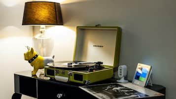 Lägenhet Deluxe | Vardagsrum | Platt-tv och dvd-spelare