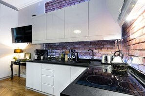 Deluxe-Apartment | Eigene Kochnische | Kühlschrank, Mikrowelle, Ofen, Herdplatte