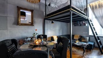 Deluxe Apartment | 2 bedrooms, desk, iron/ironing board, free WiFi