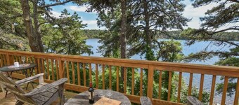 Amazing Location! Lakefront Waterside Deck