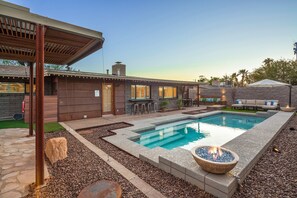 Piscina all'aperto, una piscina riscaldata