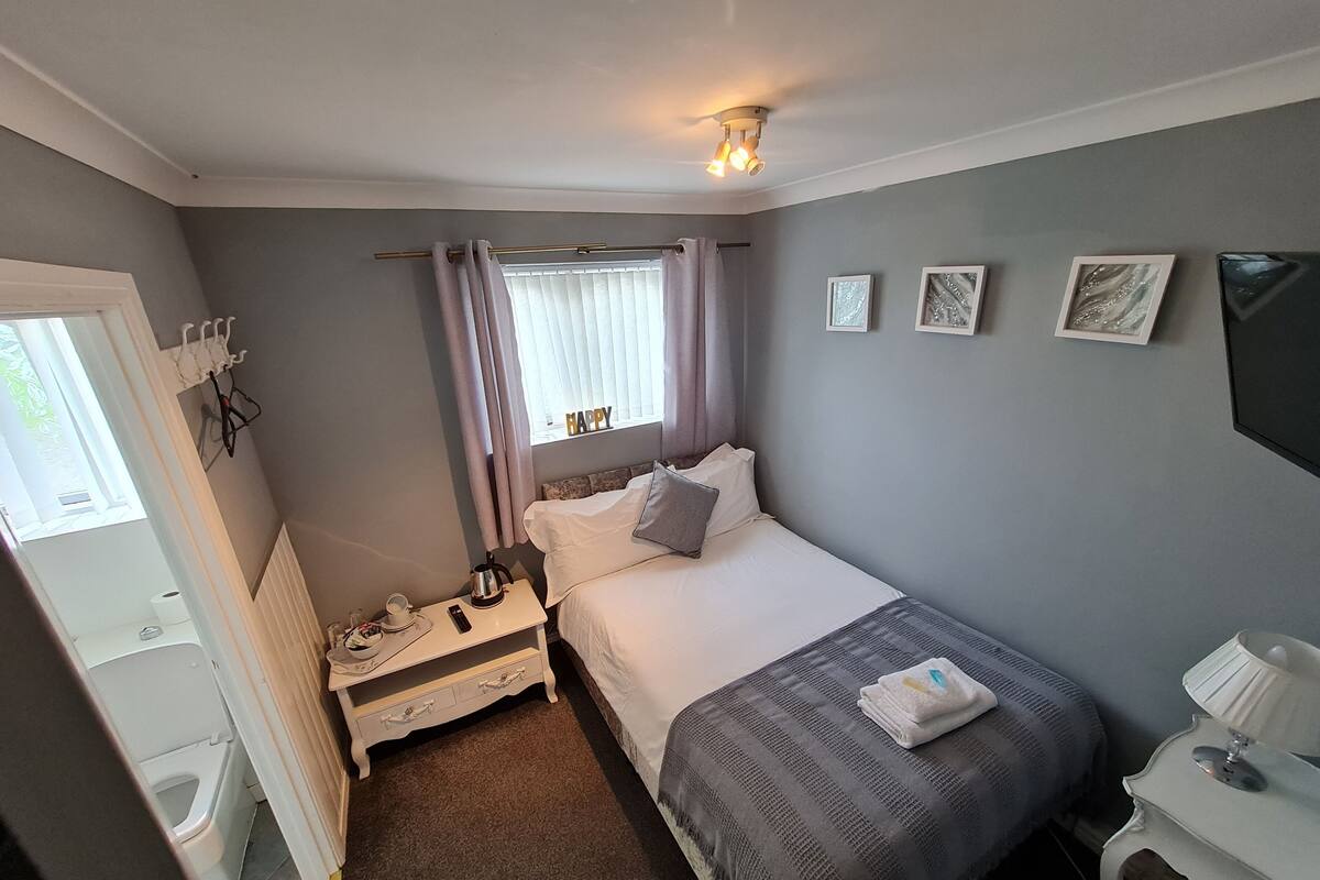 Comfort Double Room, Ensuite (ROOM 2)