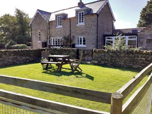 Outdoor dining - 3 bedroom accommodation in Broxa, near Scarborough (Broxa, near Scarborough)