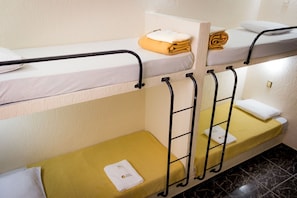 Standard Quadruple Room | Iron/ironing board, free WiFi, bed sheets, wheelchair access - Hotel Moreno (Coatzacoalcos)