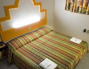 Chambre Double Standard | Fer et planche à repasser, Wi-Fi gratuit, draps fournis