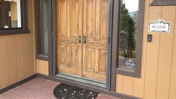 Exterior - Leaning Pine Retreat (Oakhurst)
