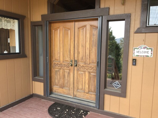 Exterior - Leaning Pine Retreat (Oakhurst)