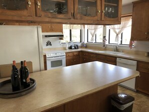 Cabin, 4 Bedrooms | Private kitchen | Oven - Leaning Pine Retreat (Oakhurst)