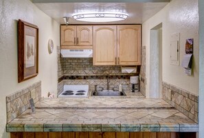Condo, 1 Bedroom | Private kitchen | Fridge, microwave, oven, dishwasher - Yosemite Delight-b208 (Yosemite National Park)