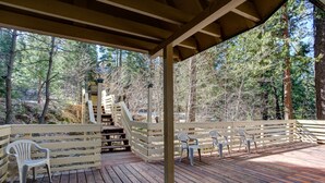 Balcony - Brookside Cottage (Yosemite National Park)