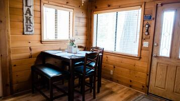 Cabin, 3 Bedrooms | Dining