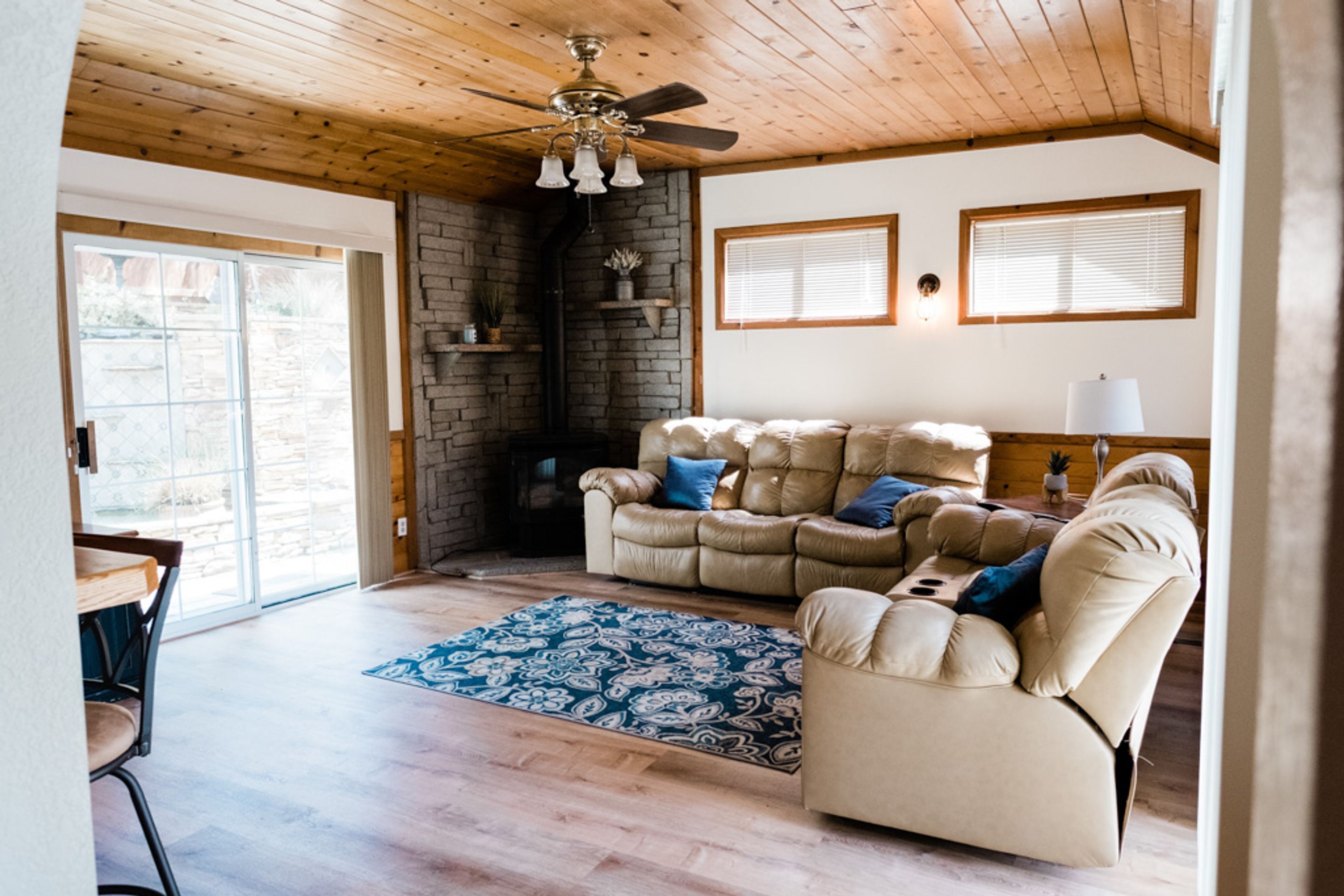 Cabin, 3 Bedrooms | Living room | TV, DVD player