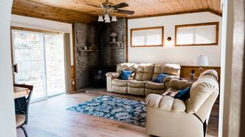 Cabin, 3 Bedrooms | Living room | TV, DVD player