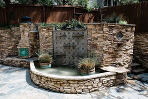 Property grounds - Lakeside Manor (Bass Lake)