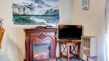 1 bedroom, individually decorated, individually furnished