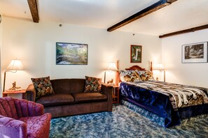 Studio, 1 Bedroom | Living room