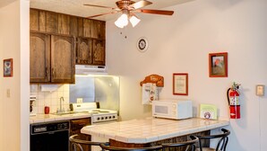 Condo, 1 Bedroom | Private kitchen - Yosemite Spring Studio-b104 (Yosemite National Park)