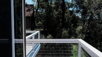 House, 4 Bedrooms | Balcony