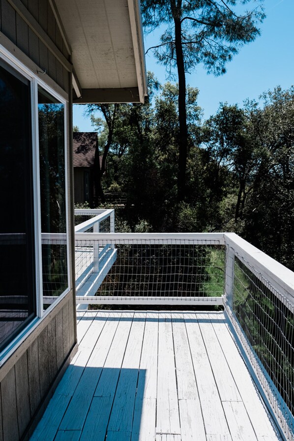 House, 4 Bedrooms | Balcony