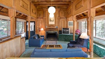 Cabin, 2 Bedrooms | Living room
