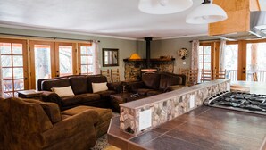 House, 4 Bedrooms | Living room - Sierra Lakes Retreat (Oakhurst)