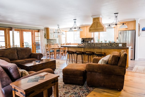 Nhà, 4 phòng ngủ | Phòng khách