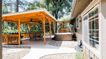 House, 4 Bedrooms | Balcony