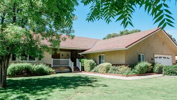 House, 4 Bedrooms | Exterior