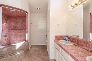 House, 3 Bedrooms | Bathroom | Towels