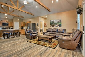 Cabin, 3 Bedrooms | Living room