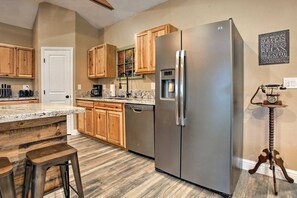 Private kitchen - Peckinpah Cabin (North Fork)