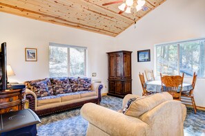 Cabin, 1 Bedroom | Living room - Yosemite Woods-upper (Yosemite National Park)