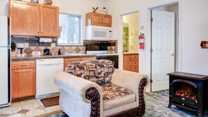 Cabin, 1 Bedroom | Living room - Yosemite Woods-upper (Yosemite National Park)