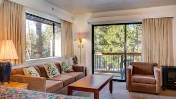 Studio, 1 Bedroom | Living room