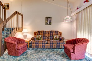 Studio, 1 Bedroom | Living room