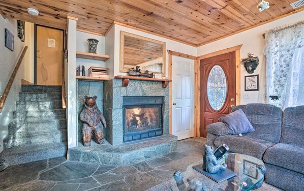 Cabin, 2 Bedrooms | Living room | TV, fireplace, DVD player, video library