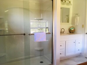 House, 4 Bedrooms | Bathroom - Taylor Mountain Sunset (Oakhurst)