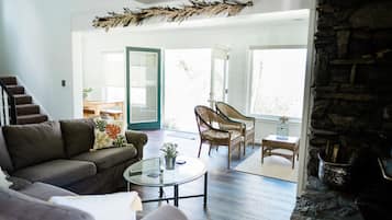 Cabin, 3 Bedrooms | Living room | TV, fireplace, Hulu, table football