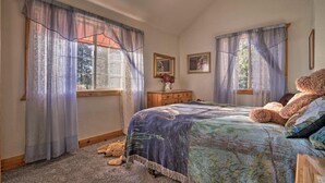 Cabin, 2 Bedrooms | 2 bedrooms, individually decorated, individually furnished - Cozy Bear North (Yosemite National Park)