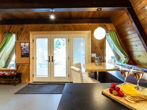 Dining - Retro A-Frame Chalet, your perfect getaway to Mt.Baker - Hot Tub, Fireplace, A/C (Glacier)