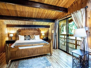 2 quartos, ferros/tábuas de passar roupa, berço de viagem