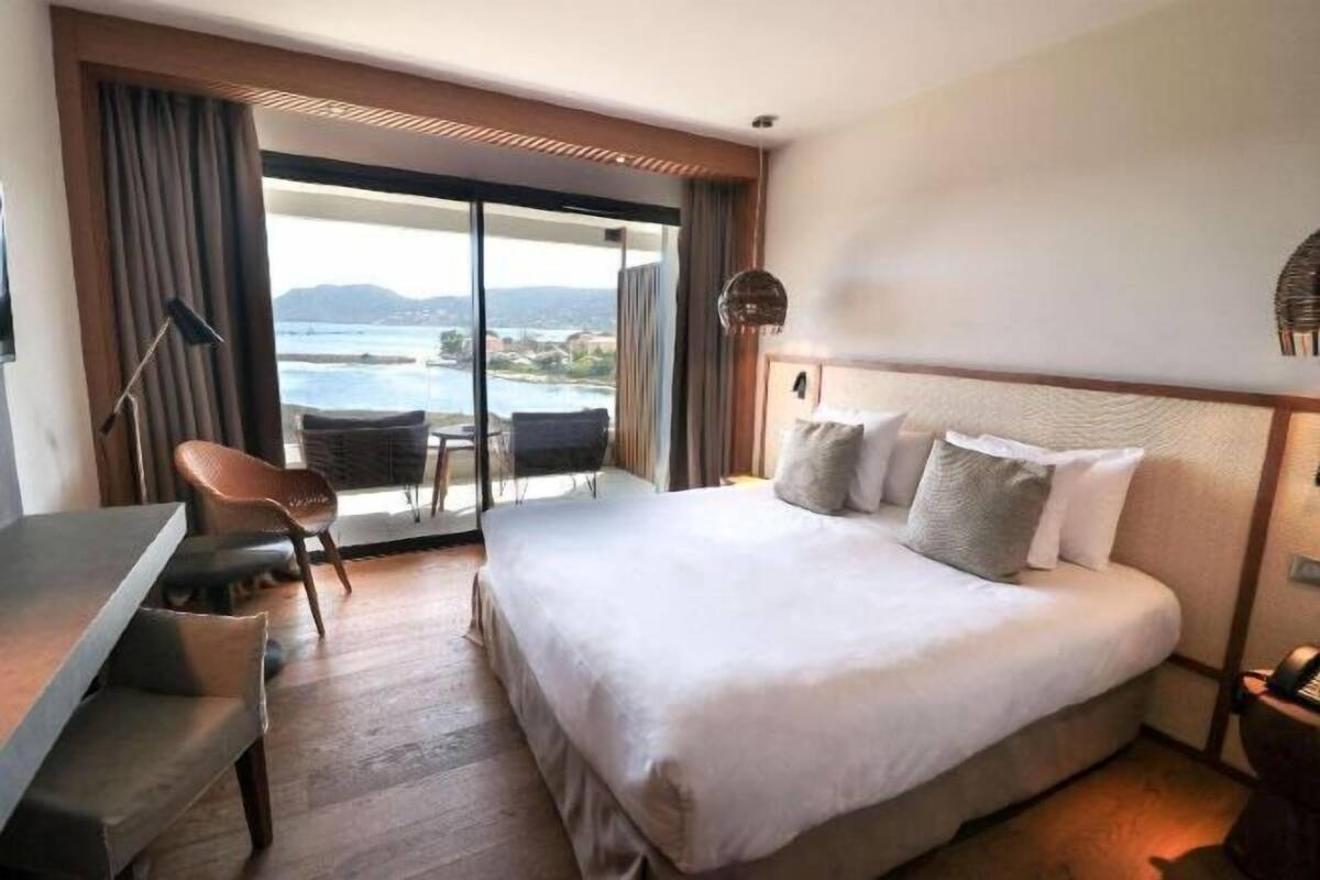 Literie de qualité supérieure, coffres-forts dans les chambres, bureau