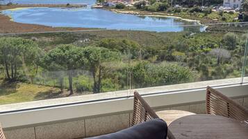 Premium bedding, in-room safe, desk, laptop workspace